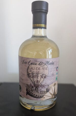 Bouteille d'eau-de-vie de Poivre Noir de Kampot