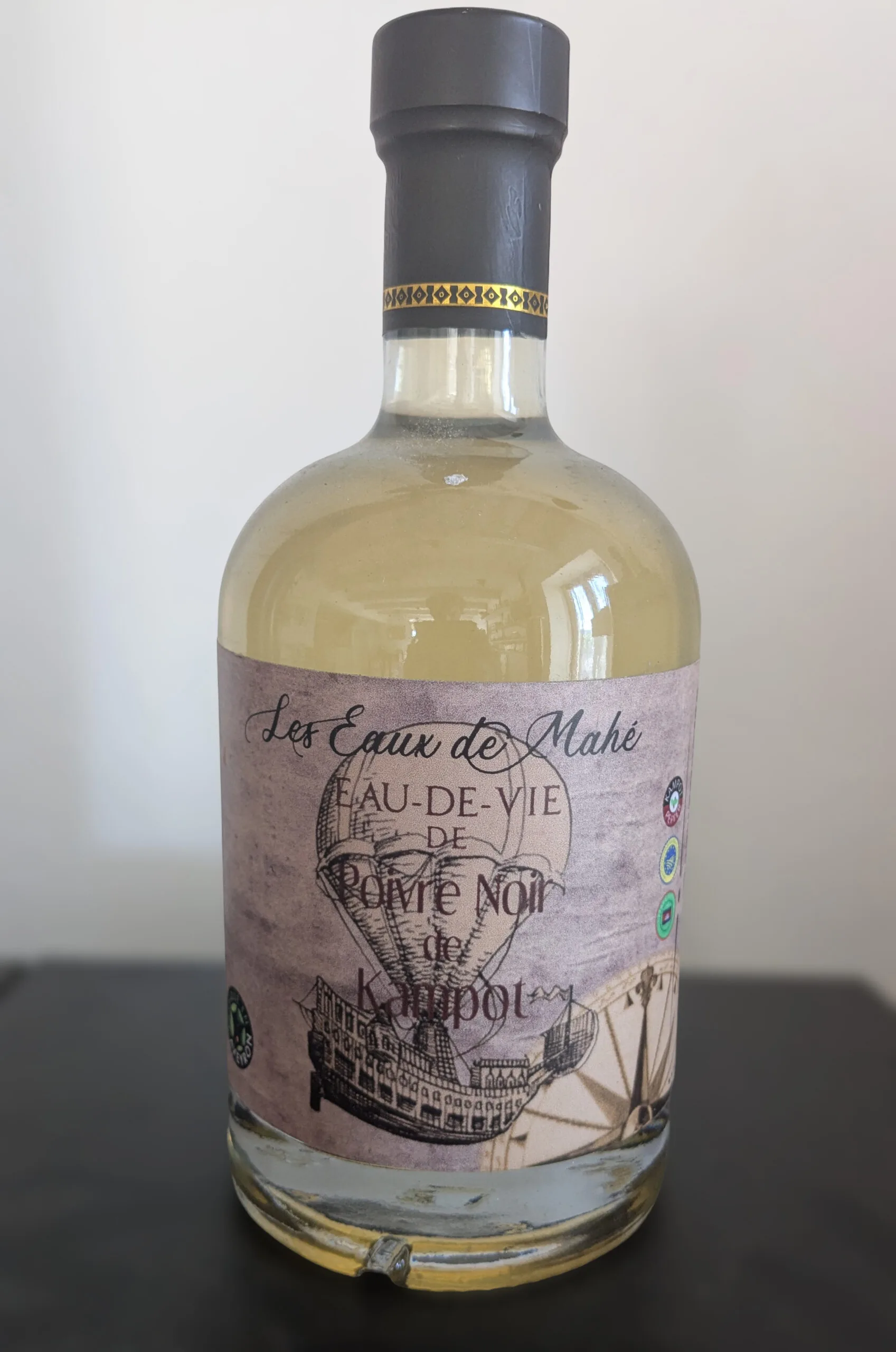 Bouteille d'eau-de-vie de Poivre Noir de Kampot
